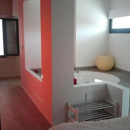 Puentes Casa Con Jacuzzi 2 *