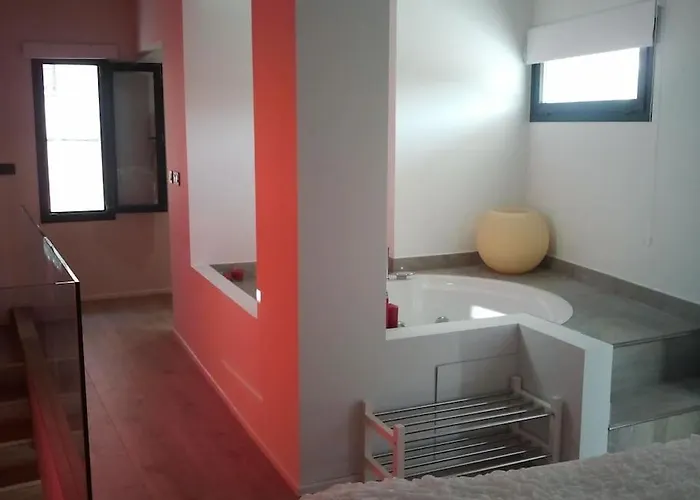 Puentes Casa Con Jacuzzi 2 *